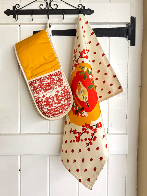 The Cook’s Essentials Set – Oven Gloves & Tea Towel