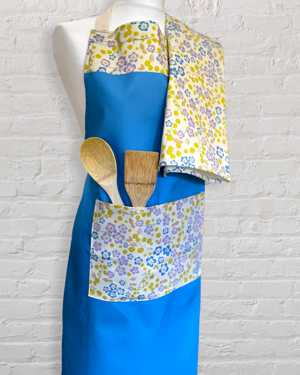 Edge of the Meadow Apron with pocket / Blue